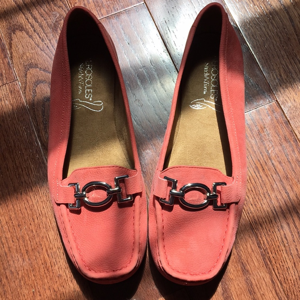 NIB AEROSOLES Coral Flats Size 8.5
